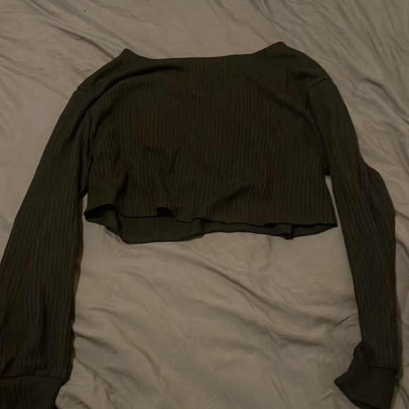 BLACK TWO PIECE SET - Picture 3 of 3